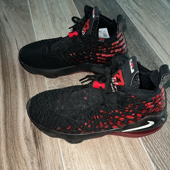 EUC LeBron’s Blk Red 6Y - Picture 5 of 7